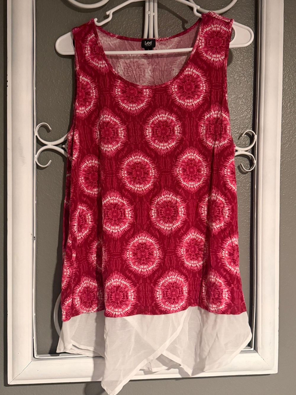 Lee Women’s Burgandy Tie-Dye Tank with White Chiffon Handkerchief Hem